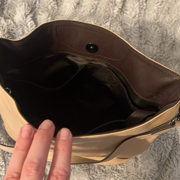 Longchamp classic leather cross body 3D bag in light beige - Picture 7 of 16